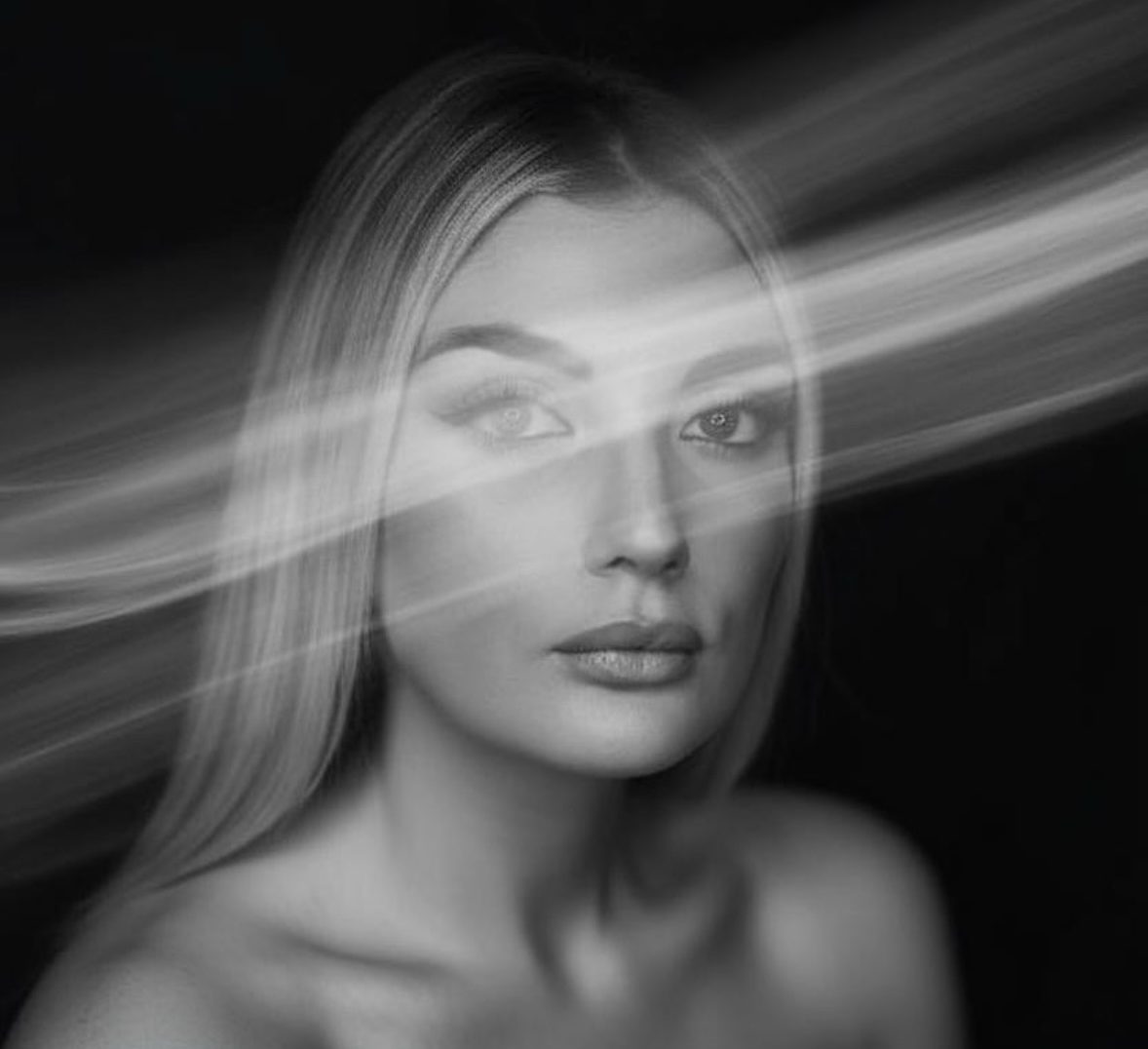 Ritratto artistico di Sofia in bianco e nero