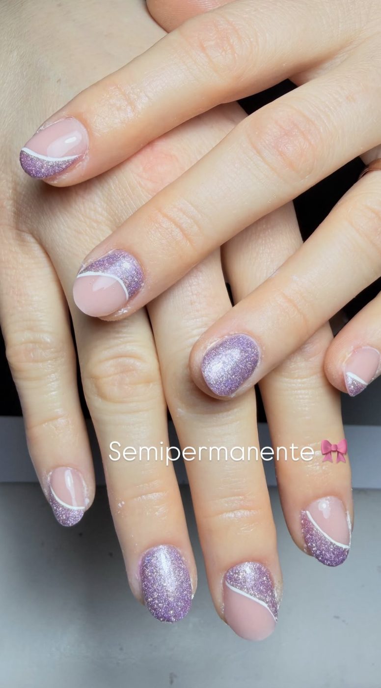 Semipermanente nude con glitter lilla e linea bianca